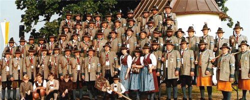 Die Gebirgsschützenkompanie Hofmark Söllhuben wurde am 23. Mai 1983 wiedergegründet. Als Patenkompanie stellte sich Bad Endorf zur Verfügung. Foto  Gebirgsschützen Hofmark