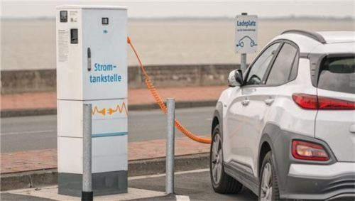 Die Lade-Stopps für das E-Auto sollten auf der Urlaubsfahrt gut geplant sein.Foto pixabay