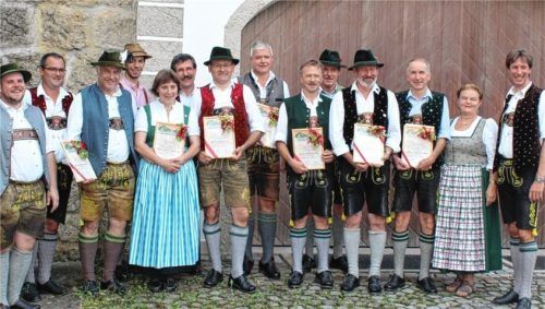 Die langjährigen Mitglieder des Flintsbacher Theatervereins wurden ausgezeichnet.

Foto Steffenhagen