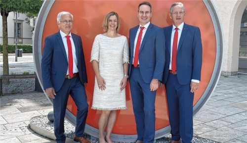 Die Vorstandschaft der Sparkasse Altötting-Mühldorf: (von links) Karl Straßer, Alexandra Schubauer (ab 1. Dezember), Markus Putz und Bernd Renschler. Foto  Latta
