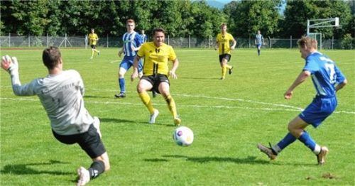 Diese Brannenburger Möglichkeit von Mika Hanssum blieb ungenutzt.Foto Franz Ruprecht