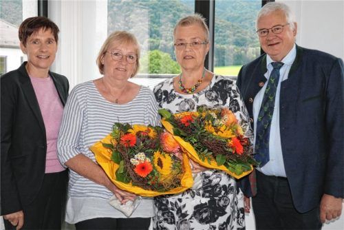 Direktor Bartholomäus Brieller und seine Nachfolgerin Barbara Igl (links) verabschieden Ingrid Zittlau (Zweite von links) und Susanne Kremer in den Ruhestand.Foto Rehberg