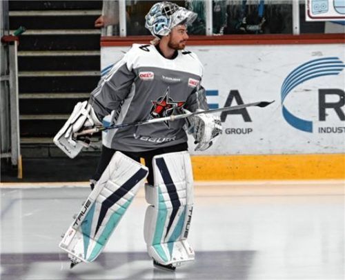 Ein Bild, an das man sich gewöhnen könnte: Philipp Grubauer im Starbulls-Trikot. Foto Hans-Jürgen Ziegler