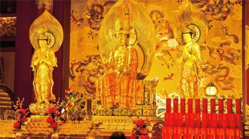 Ein Erlebnis ist ein Besuch in einem der reich geschmückten Tempel Malaysias. Fotos Gebeco