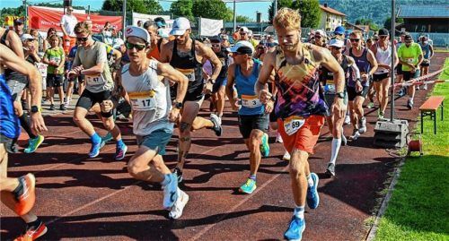 Ein gelungenes Jubiläum der Veranstaltung bot der Unterwössner Halbmarathon. Florian Neuschwander, Startnummer 17, stellte einen neuen Streckenrekord auf.Foto  Flug