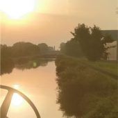 Sonnenaufgang über dem Kanal