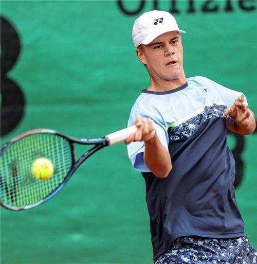 Gewann das Turnier in Waging: Der 17-jährige Lasse Pörtner vom TC Doggenburg. Foto Hans-Weitz