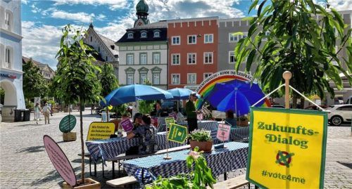 Greenpeace-Aktive hatten auf dem Grünen Markt einen kleinen Biergarten aufgebaut. Foto re