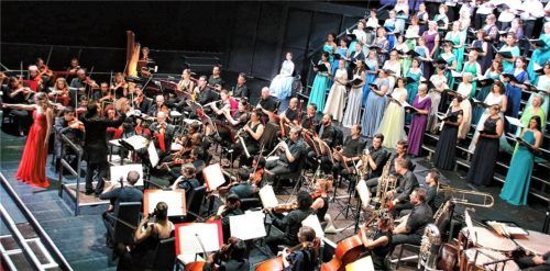 Großes Finale beim Immling Festival: Bevor Stille am Ort der Oper einzieht, gingen die Musiker noch einmal in die Vollen. Foto benekam
