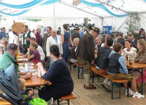 Gute Stimmung herrschte im Festzelt.