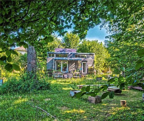 In großen Gärten findet sich oft noch Platz für ein kleines Haus. Foto Jonas Bischofberger