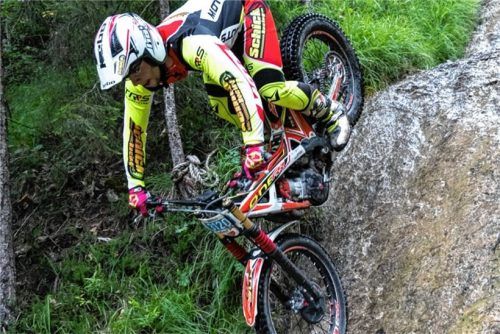Johannes Becker vom MTG Kiefersfelden am sogenannten „Wasserfall“, einer 40 Meter hohen Abfahrt. Foto Bauer