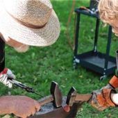 Riesenandrang beim Kinderschmieden