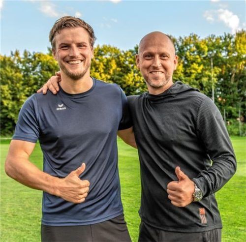 Markus Einsiedler (li.), hier mit seinem ehemaligen Trainer Timo Rost, fällt nach einer Operation weiter aus.Foto Dirk Meier