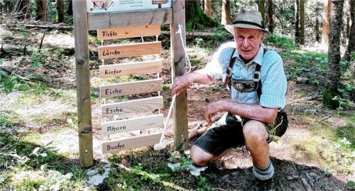Michael Sattlberger stellte die Holz-Xylofon-Tafel zwischen Käser- und Ebersberger Alm zur Verfügung. Foto Hötzelsperger
