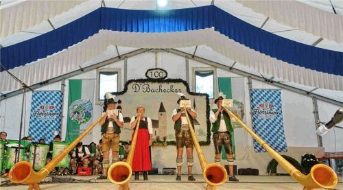 Mit ihren Klängen erfreuten die Simsseer Alphornbläser bei der Jubiläumsfeier das Publikum. Fotos Hötzelsperger