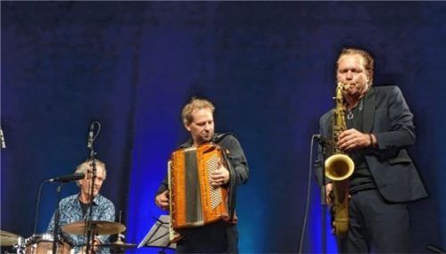 Mulo Francel und Friends interpretierten Klassiker der Zwanziger Jahre neu in ihrer Hommage an ein 100-jähriges Saxofon. Foto Friedrich