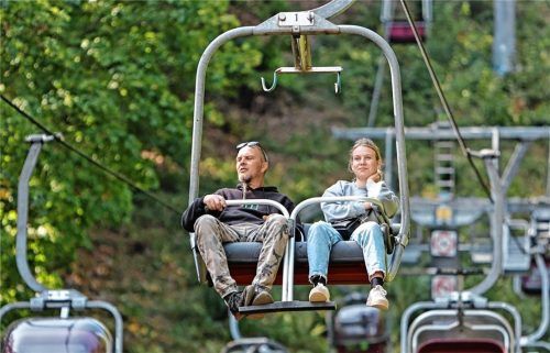 Nach dem Unfall in Österreich stellt sich die Frage: Wie sicher sind Sessellifte und Seilbahnen? Foto Symbolbild: picture alliance/dpa/Matthias Bein