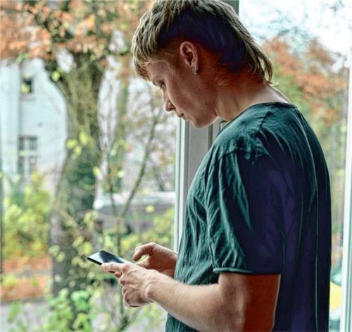 Nicht wegschauen: Bei Mobbing im Netz sollte man den Betroffenen zur Seite stehen. Foto Deutsche Telekom/akz-o