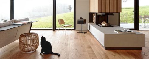 Parkett in verschiedenen Breiten und mit lebhafter Sortierung. Foto Bauwerk Parkett