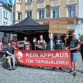 Erneuter Protest gegen Ausbeutung von Pferden auf dem Herbstfest