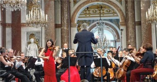 So-Ock Kim spielte die Solo-Violine, Kent Nagano dirigierte das Orchester KlangVerwaltung Foto Füchtner