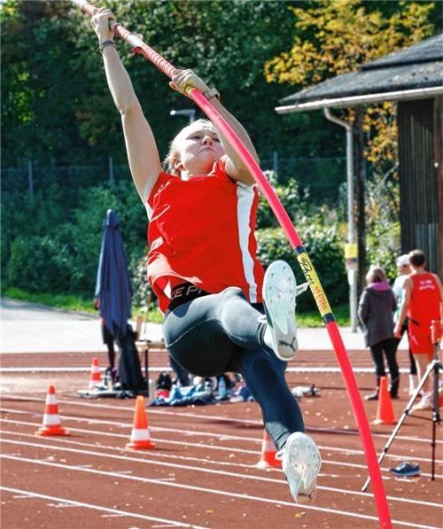 Sophia Obermayer vom TSV Wasserburg wurde deutsche Vizemeisterin im Stabhochsprung der W15. Foto Ludwig Stuffer