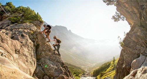 Sportliche Aktivität, vielseitige Angebote für jedes Alter und unberührte Natur so weit das Auge reicht – damit besticht die einmalig schöne Outdoorregion Imst im Herzen Tirols. Foto climbers paradise/Martin Lugger