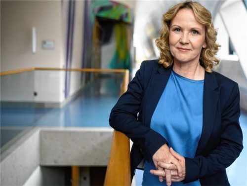 Steffi Lemke (B90/Grüne), Bundesministerin für Umwelt, Naturschutz, nukleare Sicherheit und Verbraucherschutz, bei einem Interview mit der deutschen Presse-Agentur dpa. Aktuell läuft eine Ausschreibung ihres Ministeriums für eine Rahmenvereinbarung zur Erstellung von Presse- und Porträtfotos über ein maximales Auftragsvolumen von 150000 Euro – bei einer Laufzeit von bis zu vier Jahren. Die Gesamtsumme ist nicht garantiert. Die Ausschreibung ist auf der Vergabeplattform des Bundes einsehbar.Foto dpa