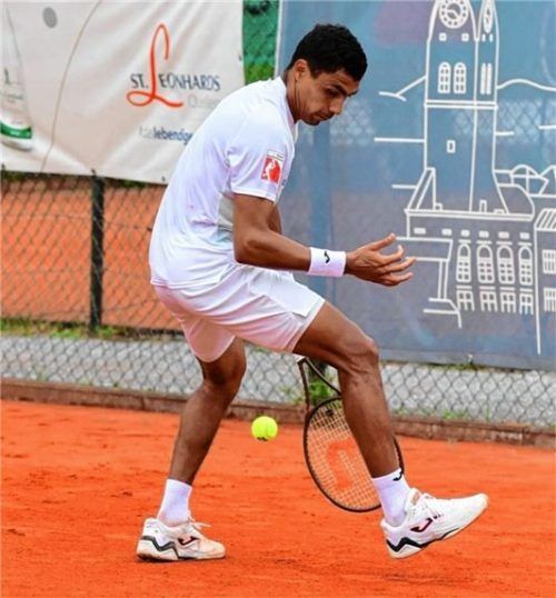 Thiago Monteiro mit einem spektakulären Schlag: Er gewann alle drei Einzel in dieser Saison.Foto mk-sportphoto