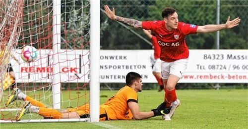 Thomas Breu jubelt über seinen Ausgleich.Foto Gabi Zucker