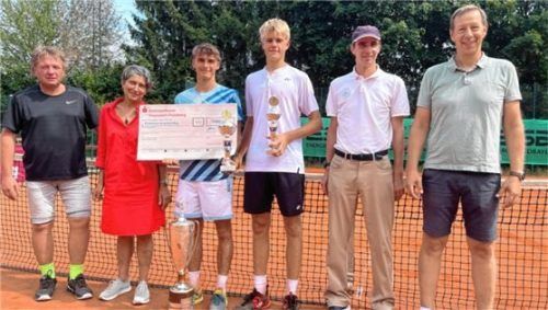 Vorjahressieger Noah Schlagenhauf (Dritter von links) tritt beim 48. Tennis-See-Pokal nicht an. Foto Kas