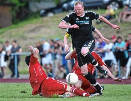 2016 scheiterte Albert Schaberl mit der SG RRG noch in der Aufstiegs-Relegation an Teisendorf, nun gibt es das Duell in der Bezirksliga.Foto Johannes Wimmer