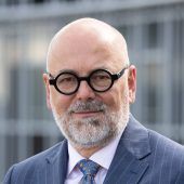 DHL verteuert Pakete für Geschäftskunden Heckler & Koch verdient weniger Albig wechselt zu Philip Morris