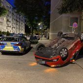 Sendling: Skoda überschlägt sich Reservierungsportal für Wiesn ist online Moosach: Sturz nach Ausweichmanöver