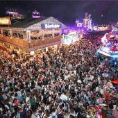 Die Wiesn beim Feuerwerk-Abend: Eine riesige Wellness-Oase