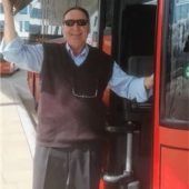 Rentner stemmt sich gegen ÖPNV-Krise