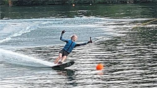 Alina Bühl hat bei den österreichischen Staatsmeisterschaften Silber im Trick und Bronze im Slalom geholt.Foto re