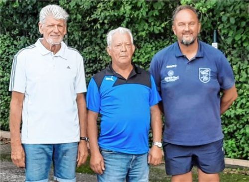 Als Sieger im Plattlschießen bewies sich Georg Huber (Mitte), dicht gefolgt von Thomas Eglseder (rechts) und Fred Seil (links).