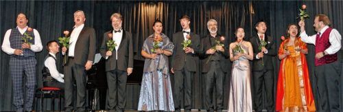 Am Schluss sangen alle Teilnehmer gemeinsam mit Oskar Hillebrandt „Ein Lied geht um die Welt“.Foto janka