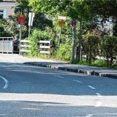 Bewaffneter Mann schockt Passanten