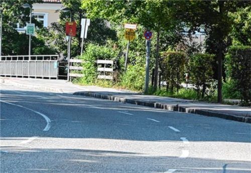 An dieser Stelle am Mangfalldamm sind die Fußgänger dem bewaffneten 17-Jährigen begegnet.Foto Schlecker