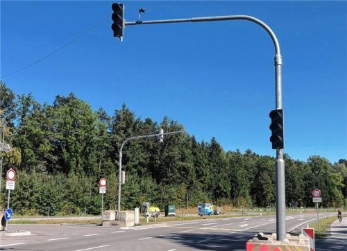 Aufgrund der Teilstückeröffnung der Westtangente wurde an der Anschlussstelle bei Westerndorf St. Peter eine Pförtnerampel installiert. Der Lkw-Verkehr verläuft hingegen weiter durch das Rosenheimer Stadtgebiet.Fotos Baumeister/Reisner