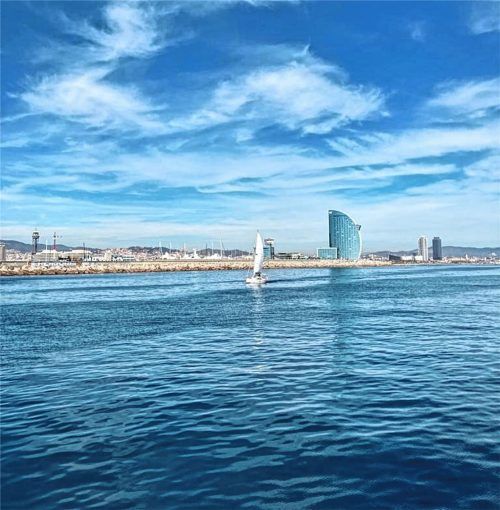 Barcelona hat alles zu bieten: Erholsamer Stadtstrand, coole Cafés und Bars, hervorragende katalanische Küche in den Restaurants, interessante Geschäfte zum Shoppen, viel junges Stadtpublikum, interessante Sehenswürdigkeiten und erholsame Parks. Fotos Karin zehentner