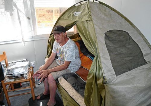 Christian Appel hat seine Wohnung verloren und lebt nun in Eggstätt in einem Container. Fotos Schlecker