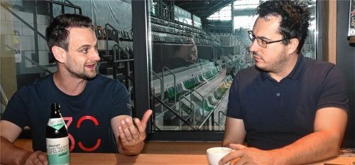 Darwin Kuhn (links), Leiter Vermarktung/Sponsoring bei den Starbulls, und Geschäftsführer Daniel Bucheli im OVB-Interview. Foto Hans-Jürgen Ziegler