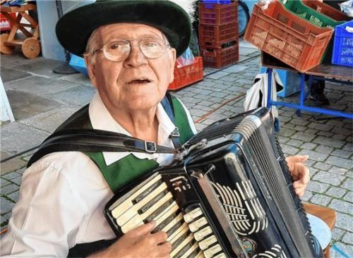 Der „Ziach-Schorsch“ spielt am Donnerstag, 28. September, auf dem Markt auf.Foto Förderverein Markt am Ludwigsplatz
