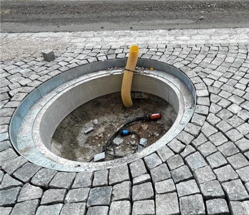 Die 23 Wurzelkammersysteme in der kleinen Fußgängerzone sind mitsamt der Rohre für die Kabel der Weihnachtsbeleuchtung fertiggestellt. Foto Stadt Rosenheim