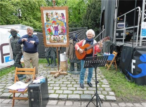 Die Bänkelsänger sorgten schon im Mai im Salingarten in Rosenheim bei „Schall & Brauch“ des Wirtschaftlichen Verbandes für Stimmung.Foto EBES