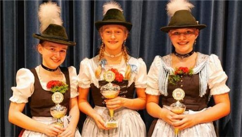 Die drei Besten ihrer Altersgruppe: (von links) Luzia Kunsler, Maria Astner und Theresa Stein. Foto ERB